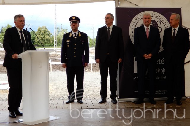 Börtönkórház alapkőletétele 18